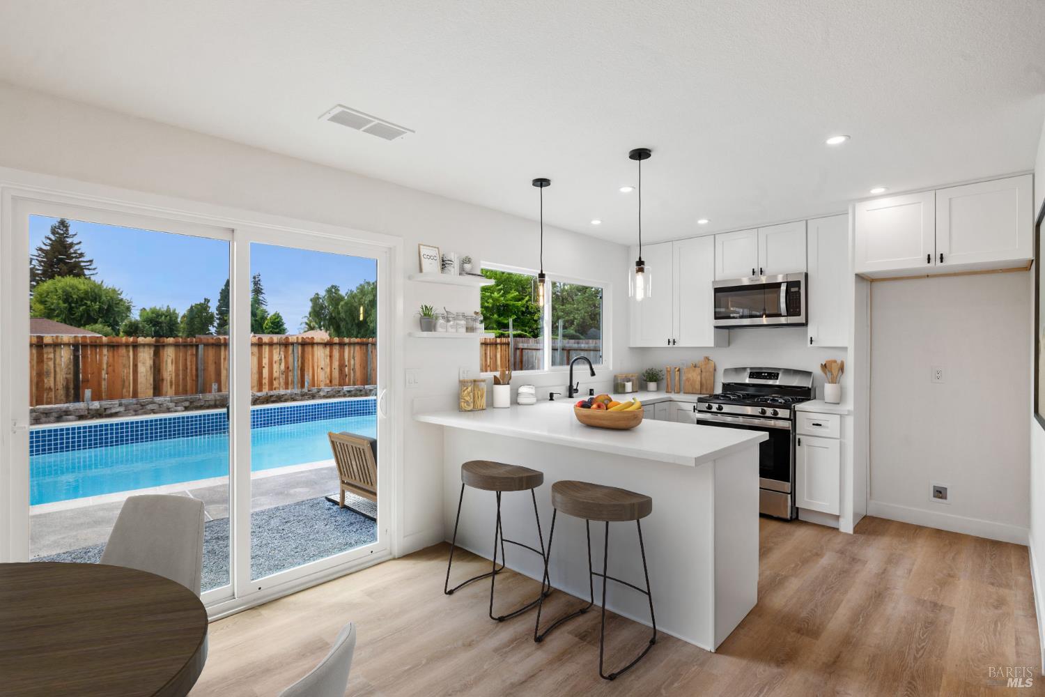 Detail Gallery Image 17 of 55 For 7402 Circle Dr, Rohnert Park,  CA 94928 - 3 Beds | 2 Baths