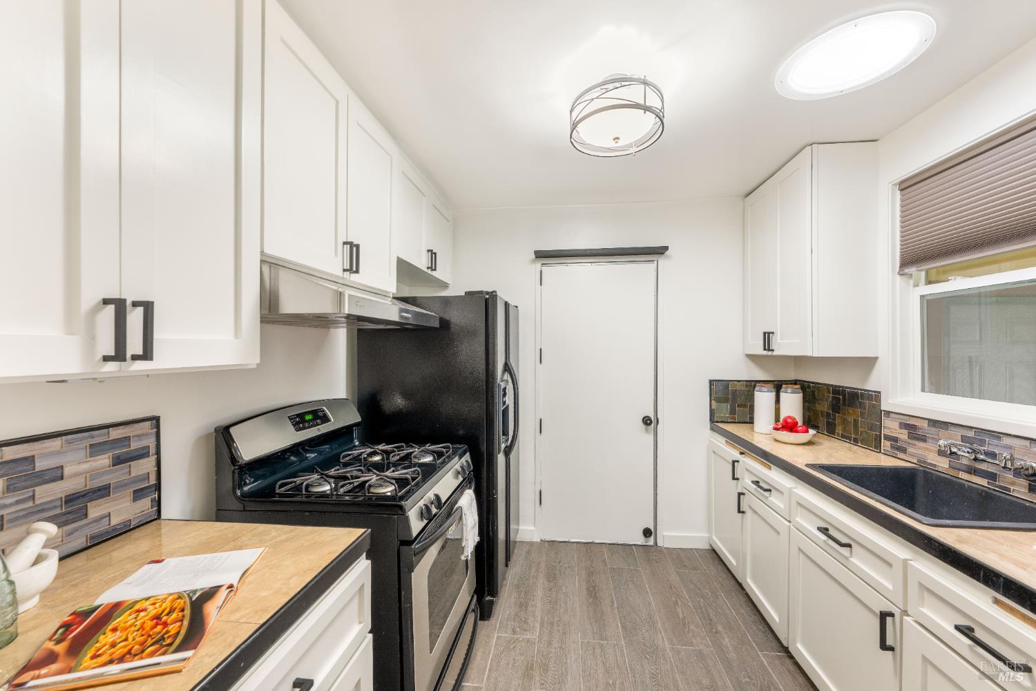 Detail Gallery Image 17 of 45 For 72 Bellevue Ave, Napa,  CA 94558 - 2 Beds | 1 Baths