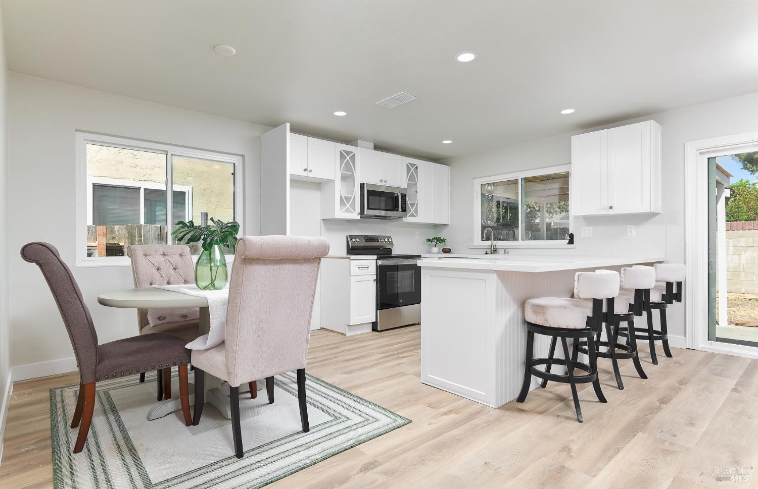 Detail Gallery Image 10 of 28 For 96 Coral Ln, Suisun City,  CA 94585 - 3 Beds | 2 Baths