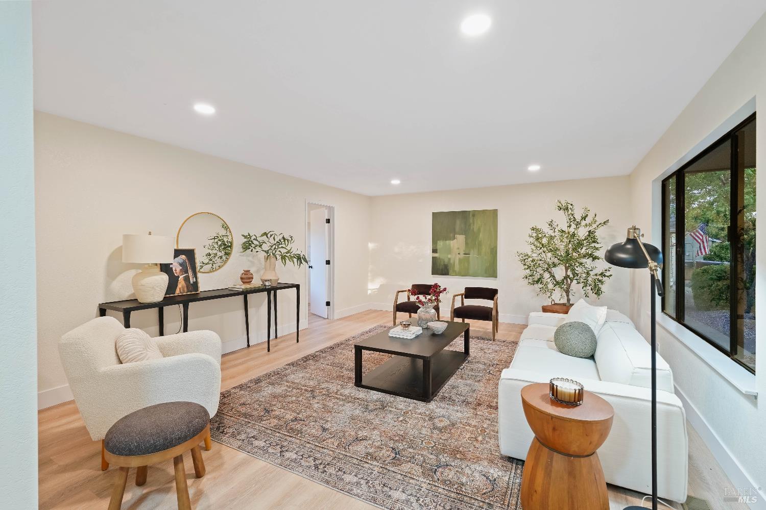 Detail Gallery Image 5 of 79 For 119 Woodstock Cir, Vacaville,  CA 95687 - 4 Beds | 2/1 Baths