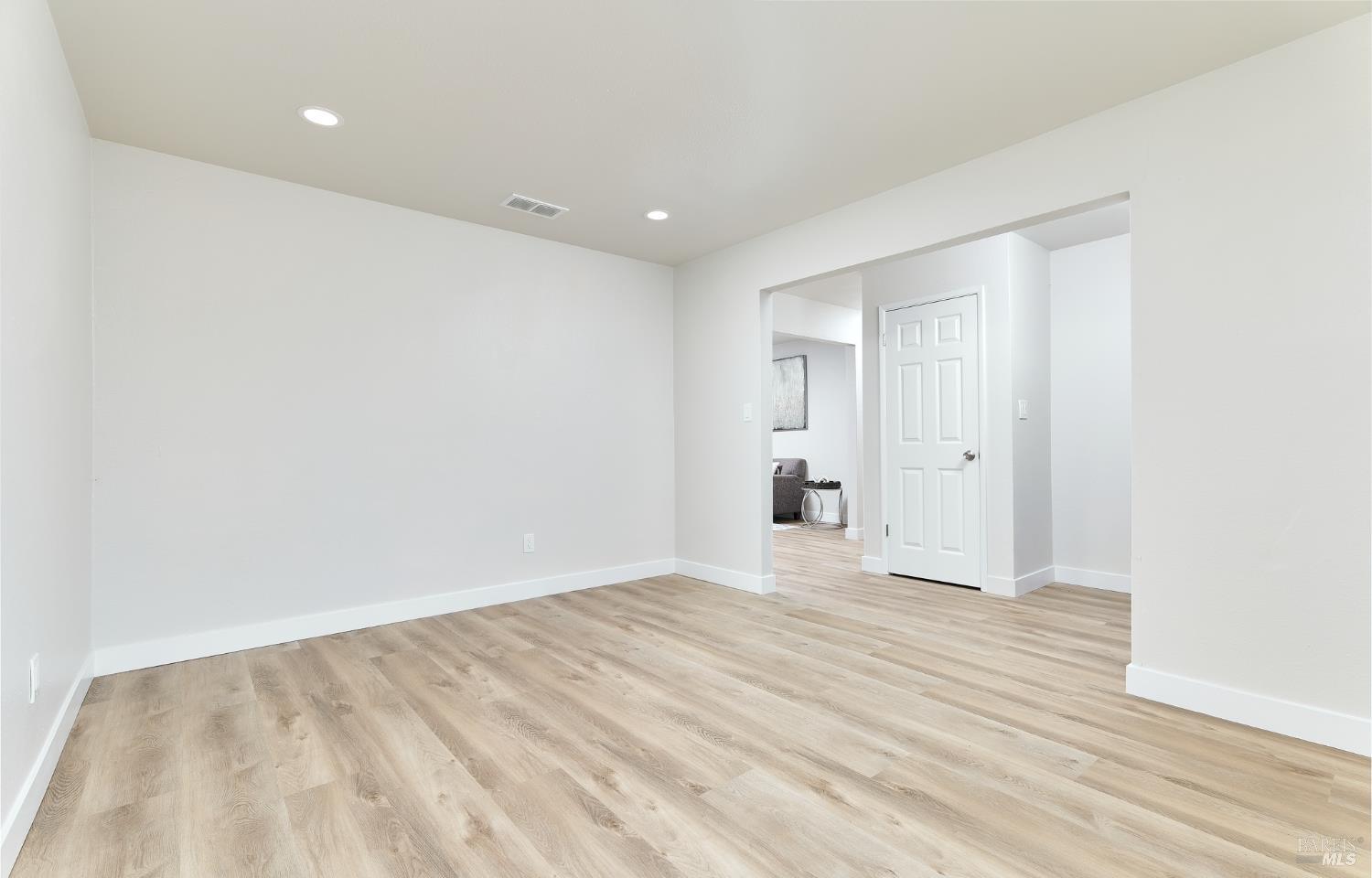 Detail Gallery Image 6 of 28 For 96 Coral Ln, Suisun City,  CA 94585 - 3 Beds | 2 Baths