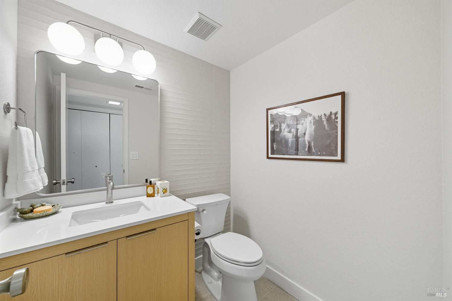 Detail Gallery Image 23 of 44 For 32 Basinside Way, Alameda,  CA 94502 - 3 Beds | 2/1 Baths