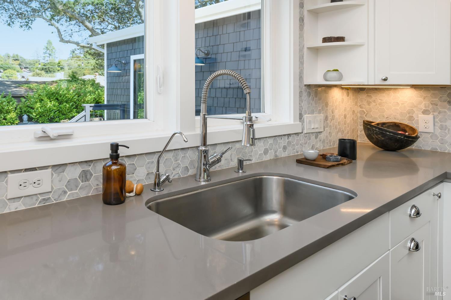 Detail Gallery Image 11 of 43 For 45 Harte Ave, San Rafael,  CA 94901 - 3 Beds | 2 Baths