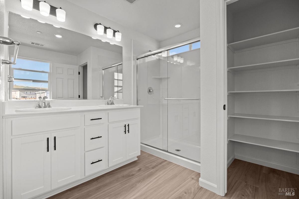 Detail Gallery Image 10 of 17 For 5413 Riverview Ln, Antioch,  CA 94531 - 4 Beds | 3 Baths