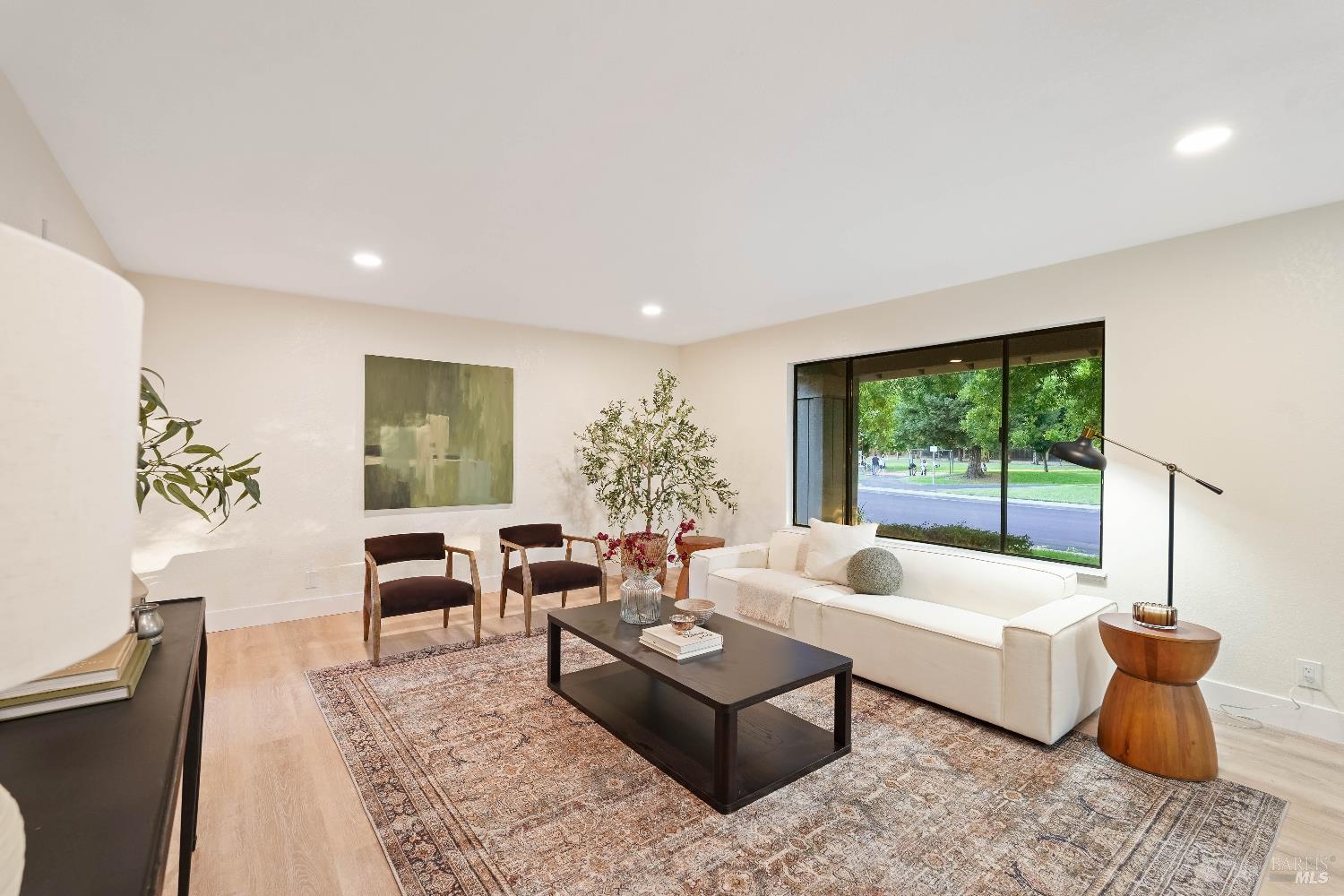 Detail Gallery Image 6 of 79 For 119 Woodstock Cir, Vacaville,  CA 95687 - 4 Beds | 2/1 Baths