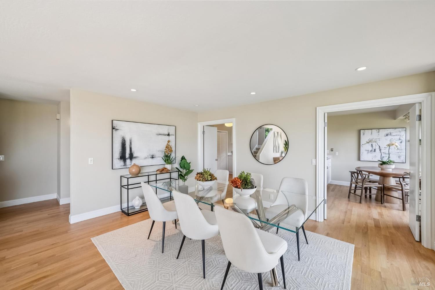 Detail Gallery Image 18 of 51 For 184 Santa Rosa Ave, Sausalito,  CA 94965 - 3 Beds | 2/1 Baths