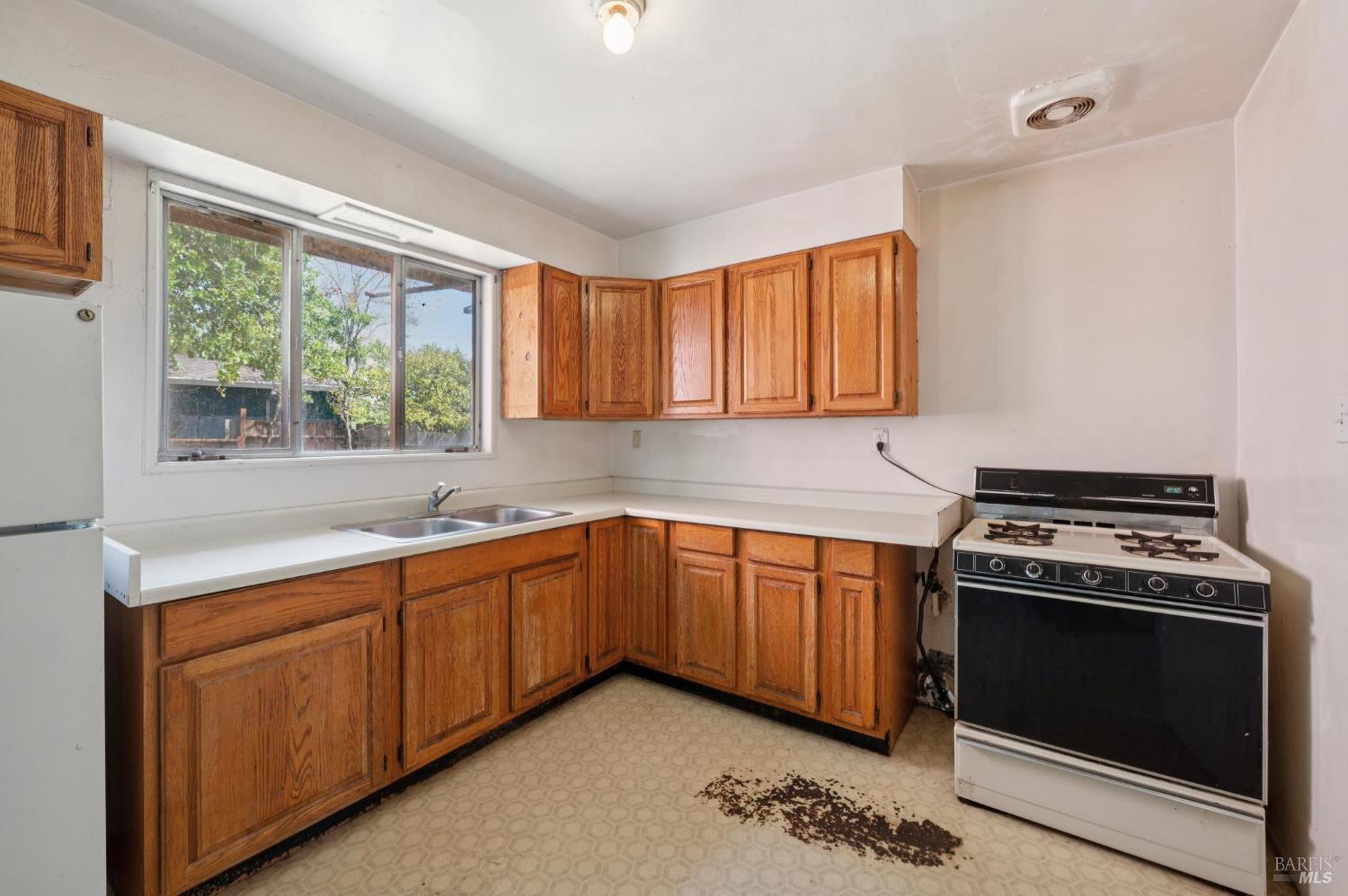 Detail Gallery Image 5 of 10 For 106 La Pasada Way, San Rafael,  CA 94903 - 3 Beds | 1 Baths