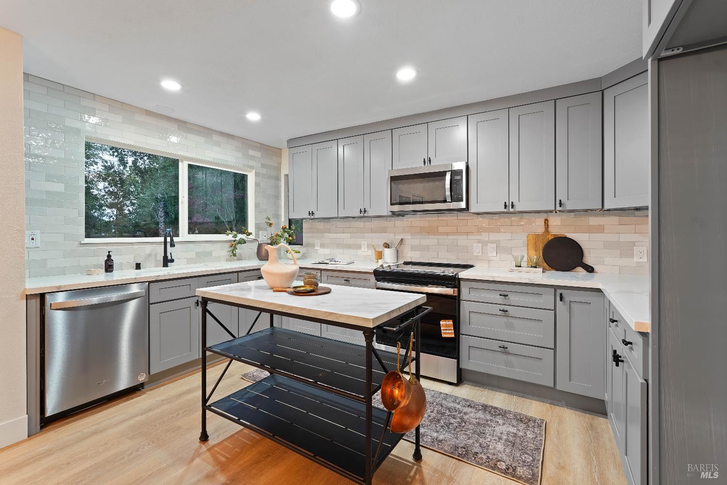 Detail Gallery Image 24 of 79 For 119 Woodstock Cir, Vacaville,  CA 95687 - 4 Beds | 2/1 Baths