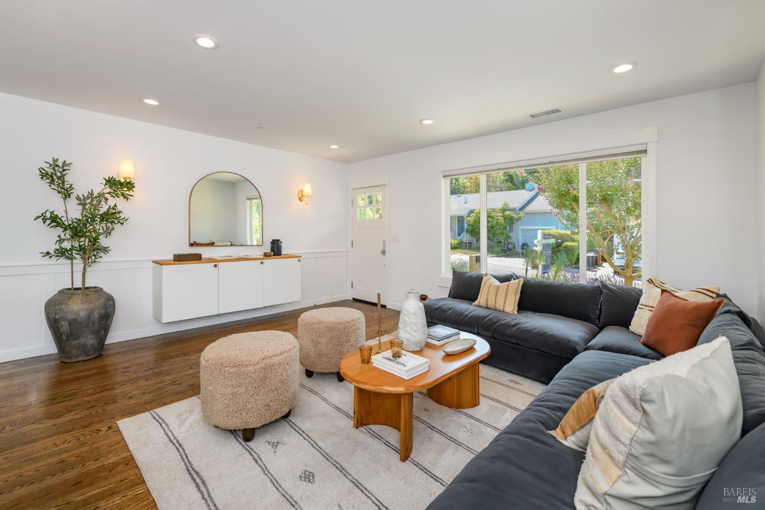 Detail Gallery Image 5 of 43 For 45 Harte Ave, San Rafael,  CA 94901 - 3 Beds | 2 Baths