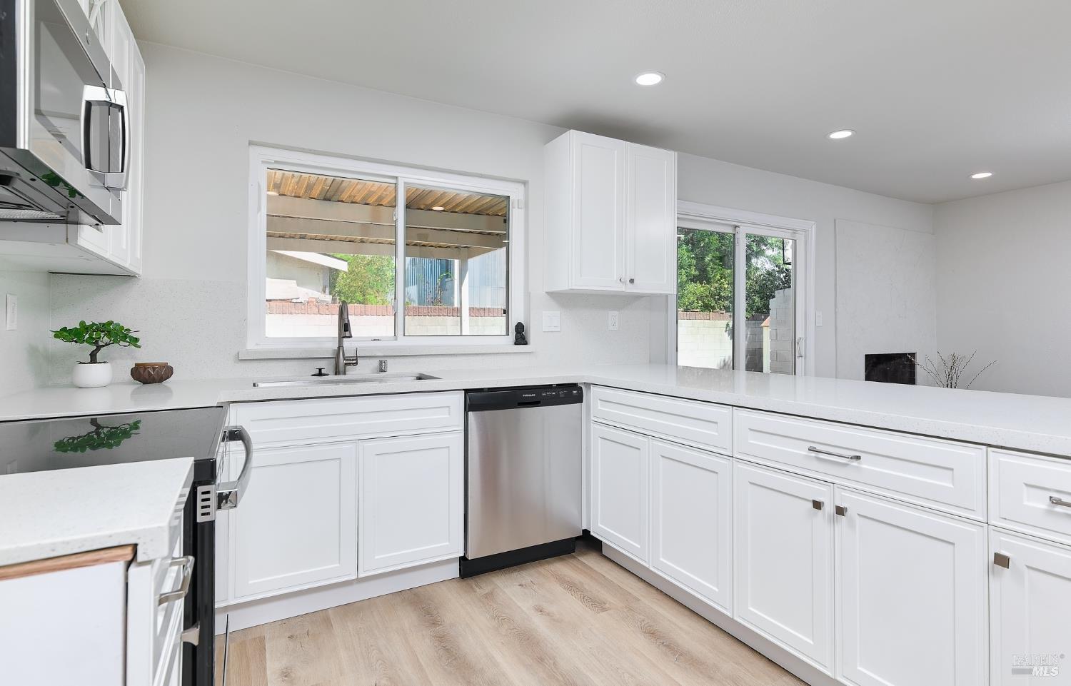 Detail Gallery Image 7 of 28 For 96 Coral Ln, Suisun City,  CA 94585 - 3 Beds | 2 Baths