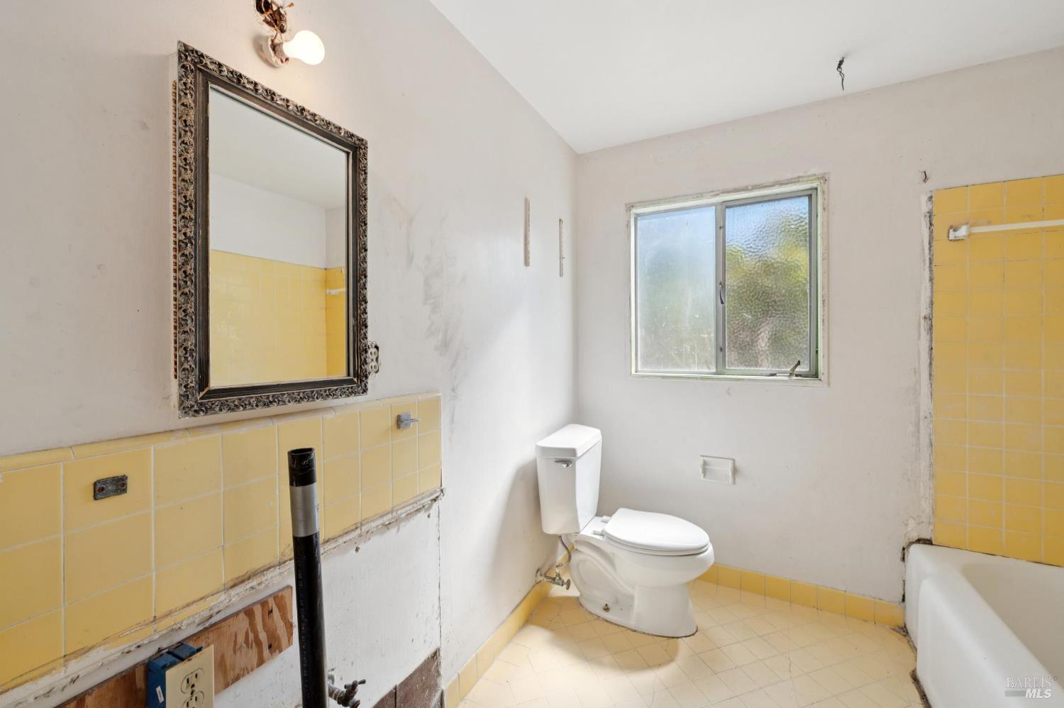 Detail Gallery Image 7 of 10 For 106 La Pasada Way, San Rafael,  CA 94903 - 3 Beds | 1 Baths