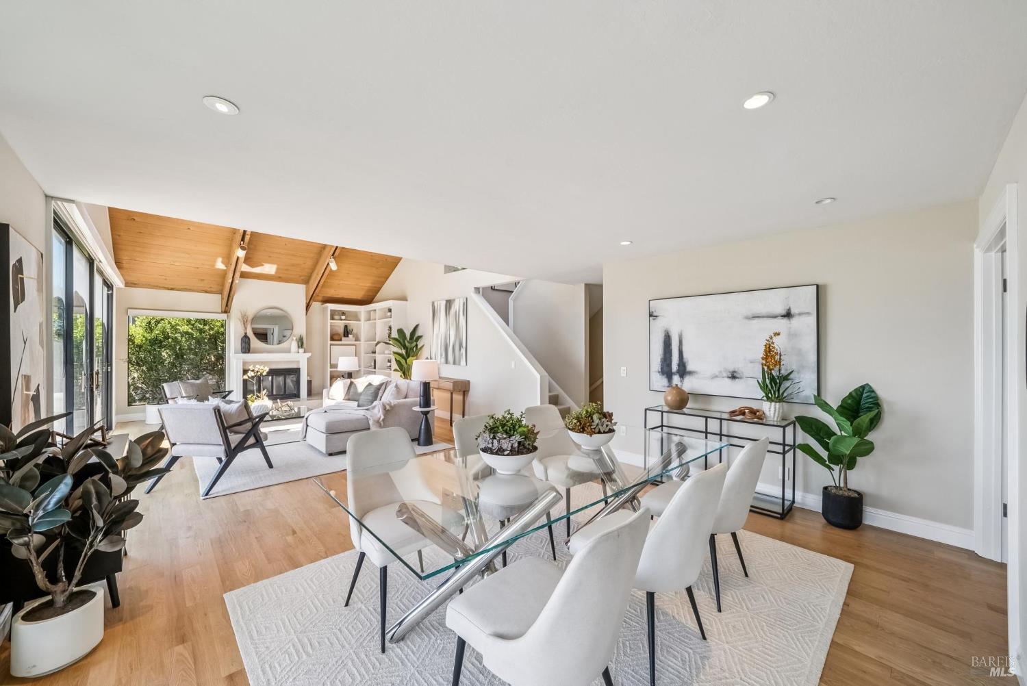 Detail Gallery Image 14 of 51 For 184 Santa Rosa Ave, Sausalito,  CA 94965 - 3 Beds | 2/1 Baths