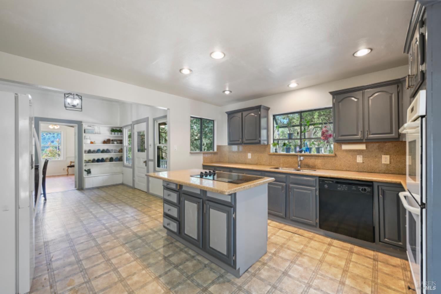Detail Gallery Image 14 of 87 For 31258 Highway 128 Rd, Cloverdale,  CA 95425 - 3 Beds | 3/1 Baths