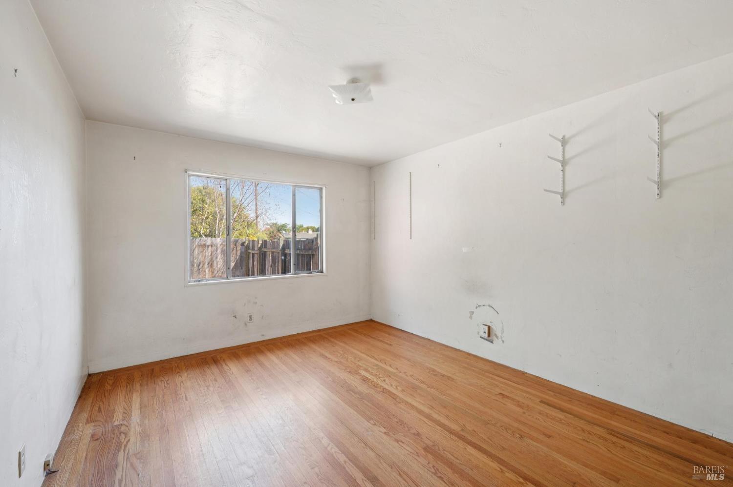 Detail Gallery Image 8 of 10 For 106 La Pasada Way, San Rafael,  CA 94903 - 3 Beds | 1 Baths