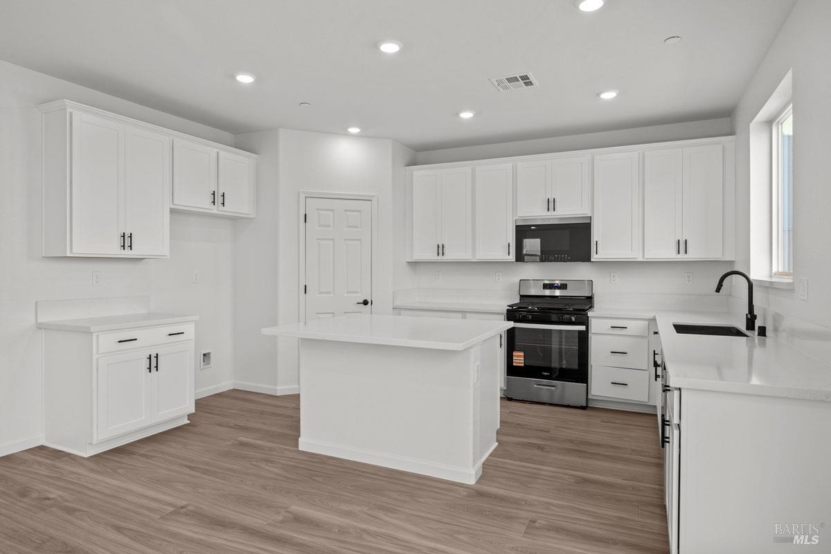 Detail Gallery Image 6 of 17 For 5413 Riverview Ln, Antioch,  CA 94531 - 4 Beds | 3 Baths