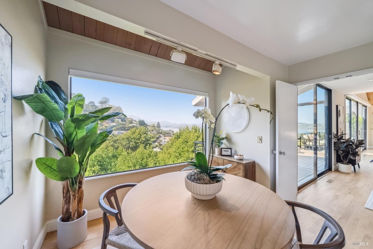 Detail Gallery Image 24 of 51 For 184 Santa Rosa Ave, Sausalito,  CA 94965 - 3 Beds | 2/1 Baths