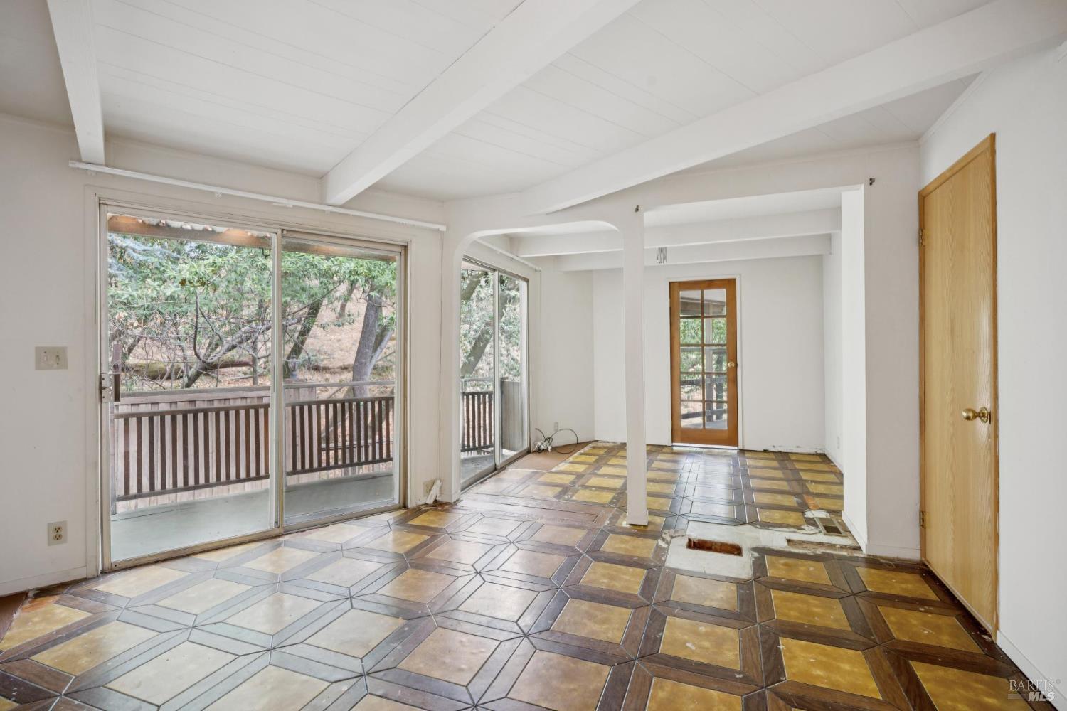 Detail Gallery Image 4 of 11 For 739 Redwood Rd, San Anselmo,  CA 94960 - 3 Beds | 2 Baths