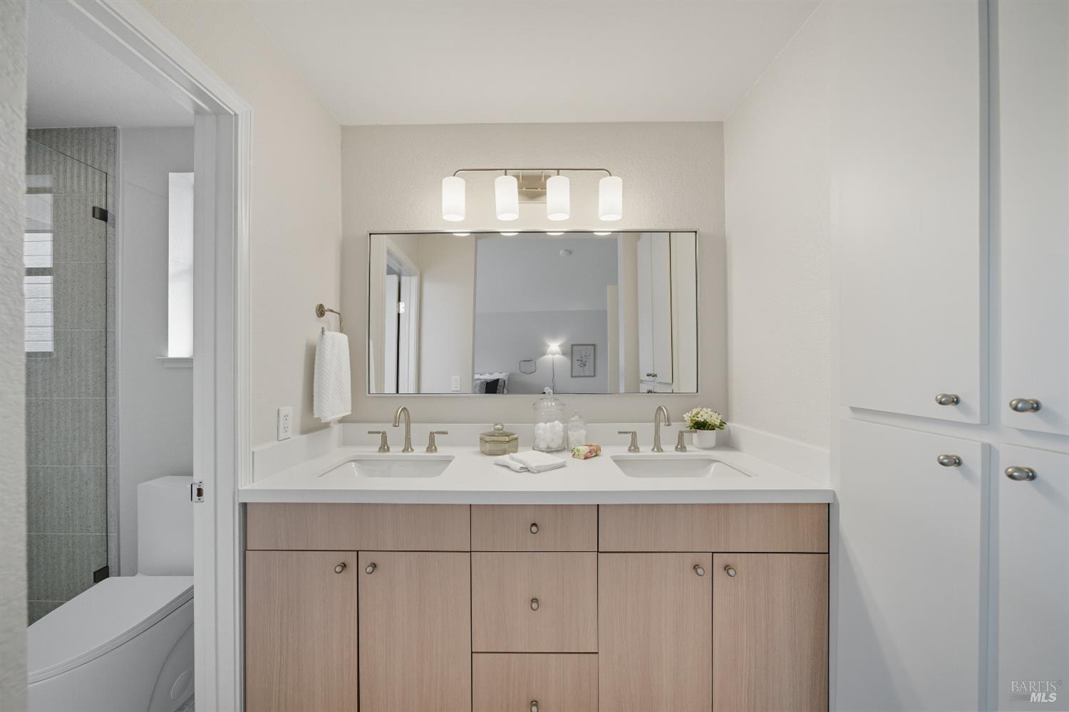 Detail Gallery Image 35 of 44 For 32 Basinside Way, Alameda,  CA 94502 - 3 Beds | 2/1 Baths