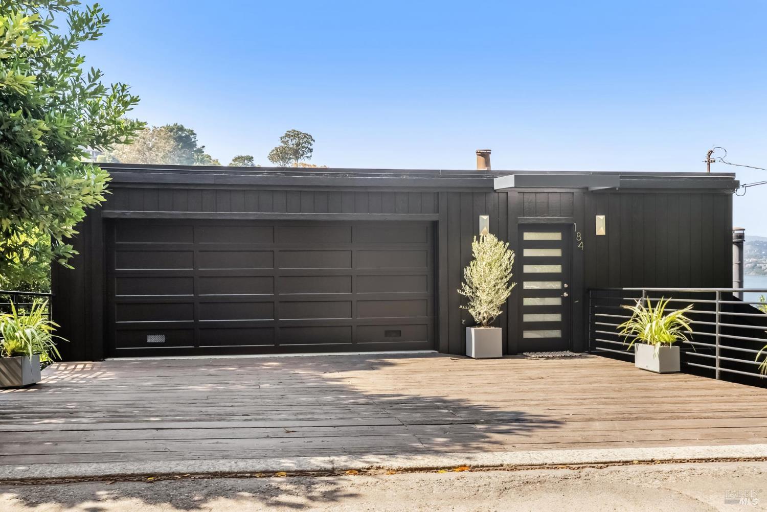 Detail Gallery Image 2 of 51 For 184 Santa Rosa Ave, Sausalito,  CA 94965 - 3 Beds | 2/1 Baths
