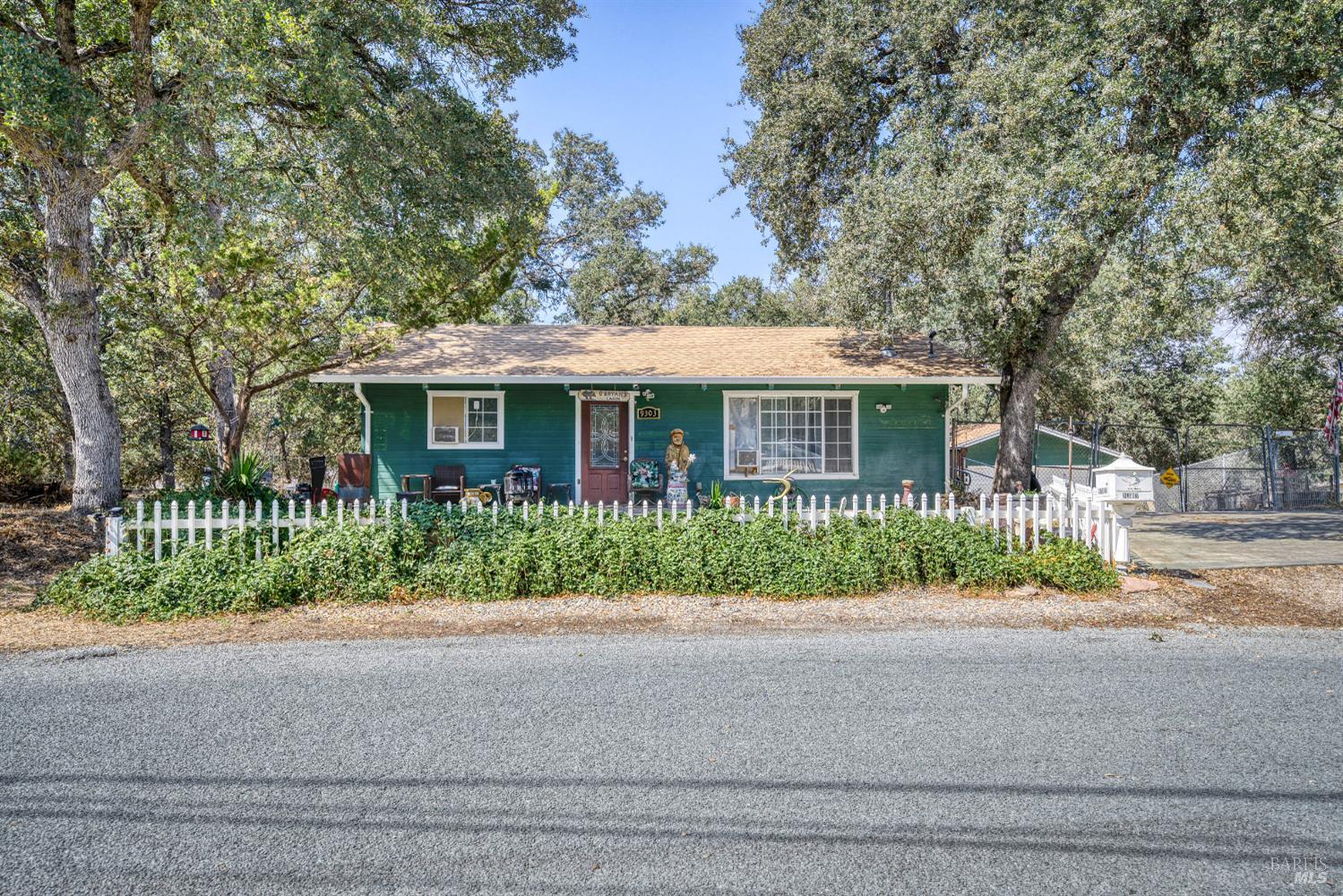 Detail Gallery Image 3 of 42 For 9303 Stagecoach Ln, Lower Lake,  CA 95457 - 4 Beds | 2 Baths