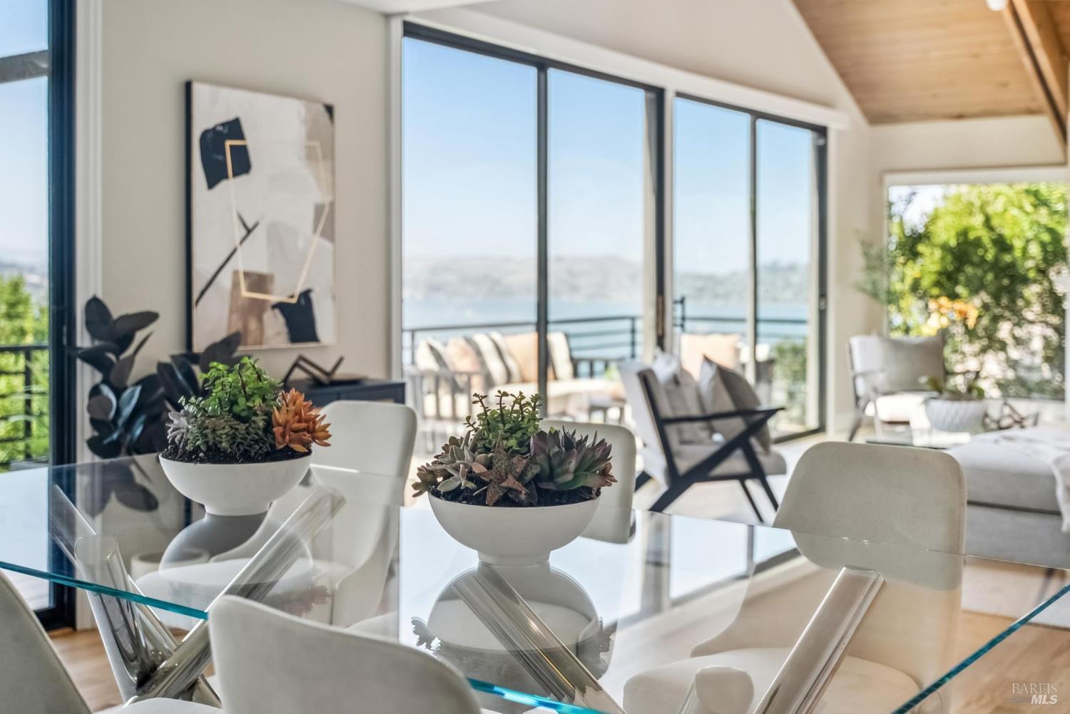 Detail Gallery Image 17 of 51 For 184 Santa Rosa Ave, Sausalito,  CA 94965 - 3 Beds | 2/1 Baths