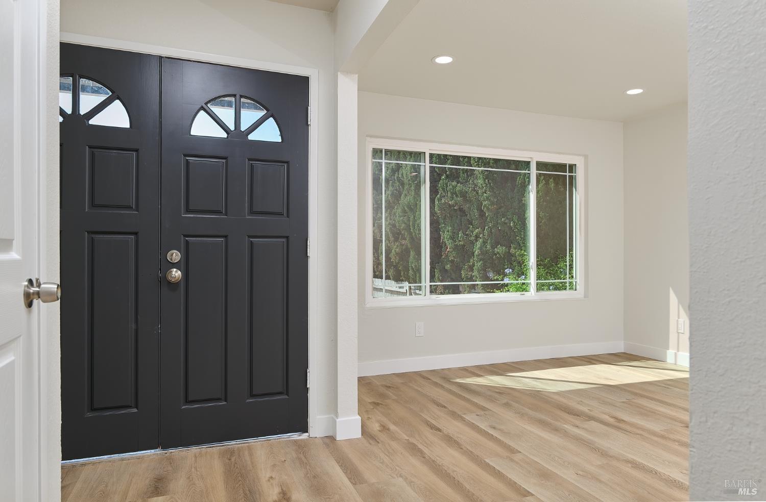 Detail Gallery Image 4 of 28 For 96 Coral Ln, Suisun City,  CA 94585 - 3 Beds | 2 Baths