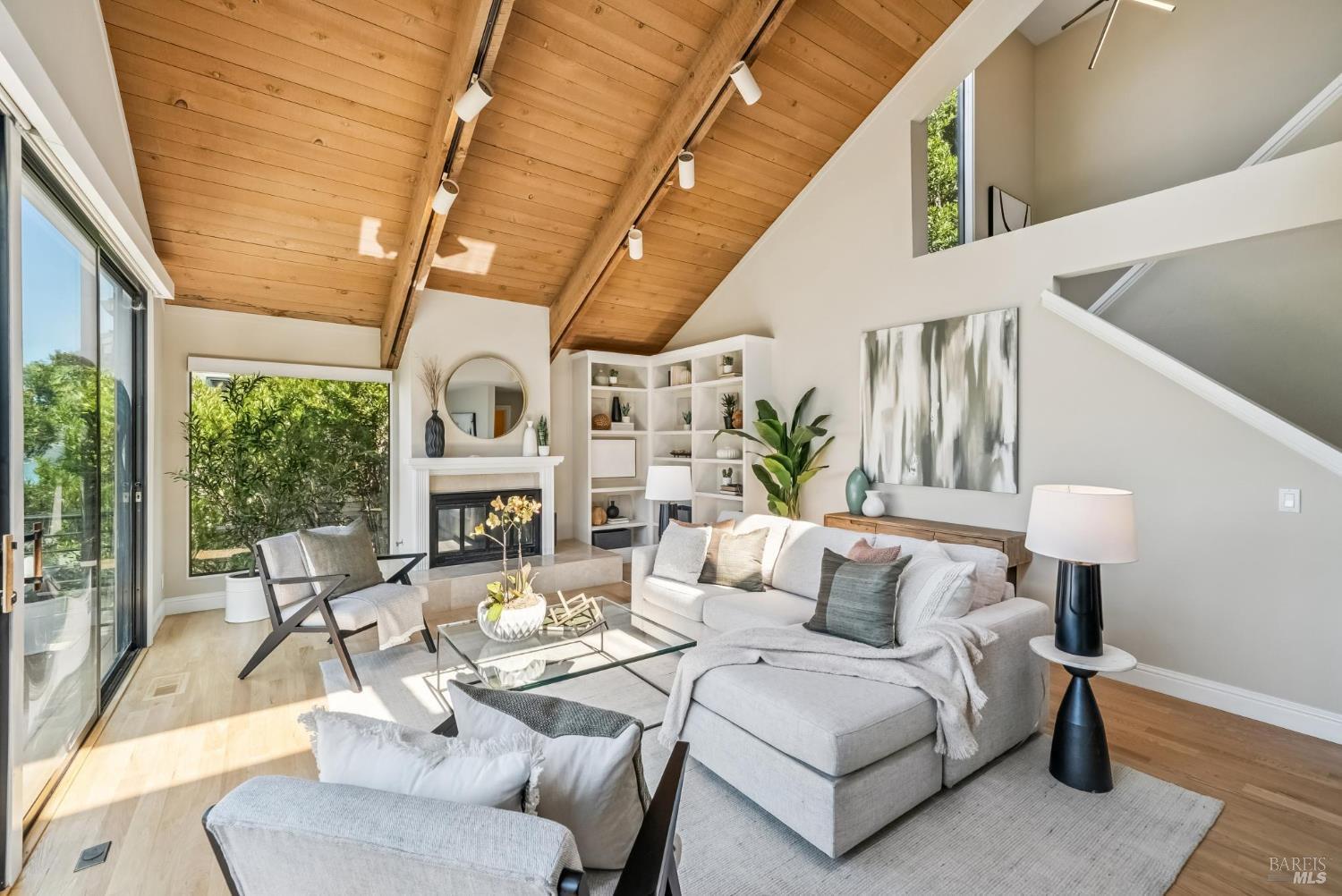 Detail Gallery Image 10 of 51 For 184 Santa Rosa Ave, Sausalito,  CA 94965 - 3 Beds | 2/1 Baths