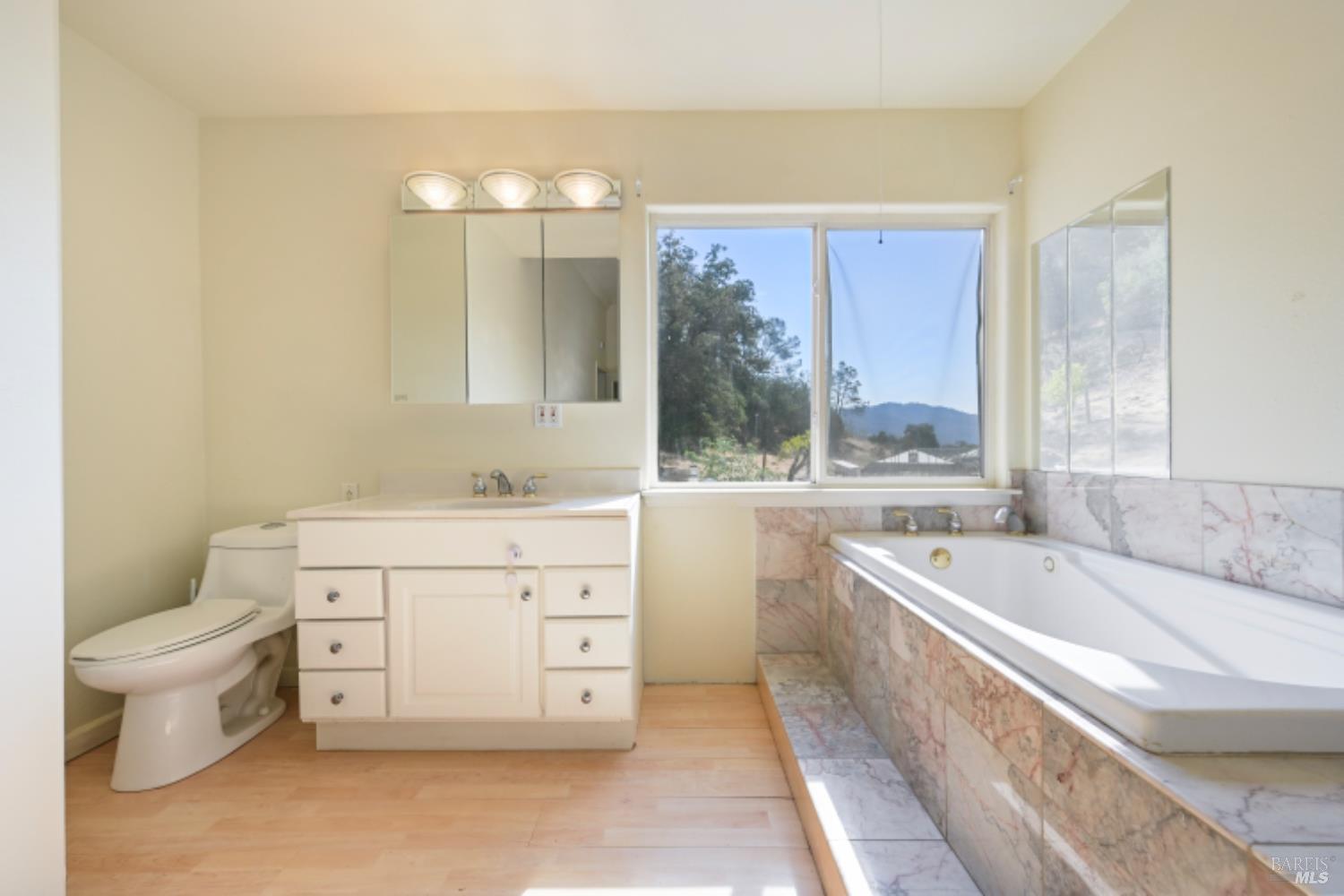 Detail Gallery Image 35 of 87 For 31258 Highway 128 Rd, Cloverdale,  CA 95425 - 3 Beds | 3/1 Baths