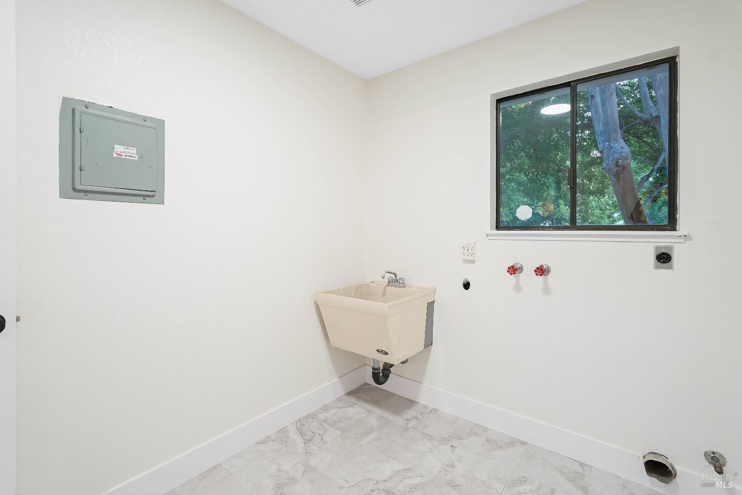 Detail Gallery Image 14 of 79 For 119 Woodstock Cir, Vacaville,  CA 95687 - 4 Beds | 2/1 Baths