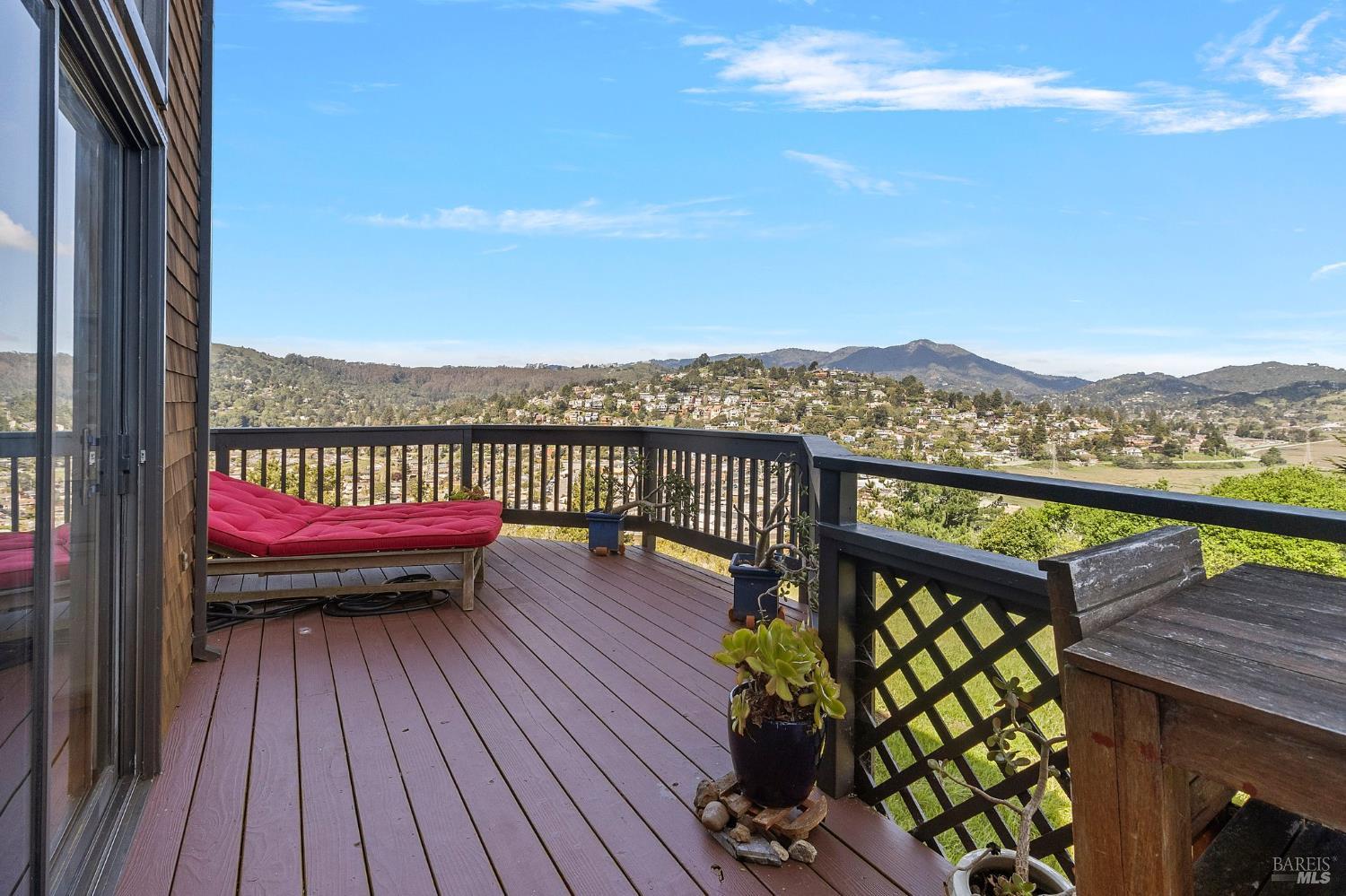 Detail Gallery Image 24 of 47 For 12 Ridgeview Ct, Sausalito,  CA 94965 - 2 Beds | 2/1 Baths