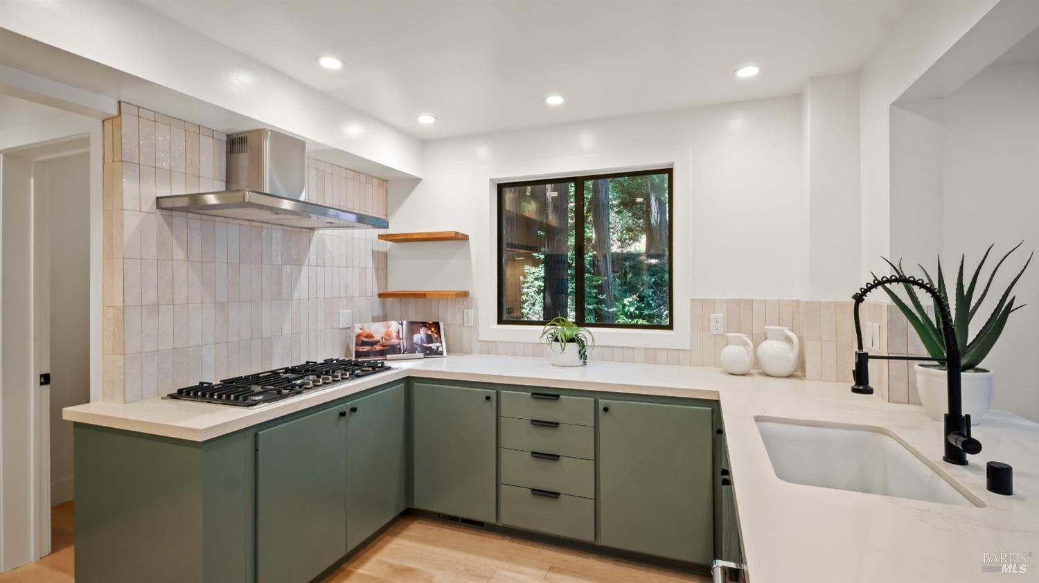 Detail Gallery Image 10 of 52 For 580 Ralston Ave, Mill Valley,  CA 94941 - 4 Beds | 3 Baths