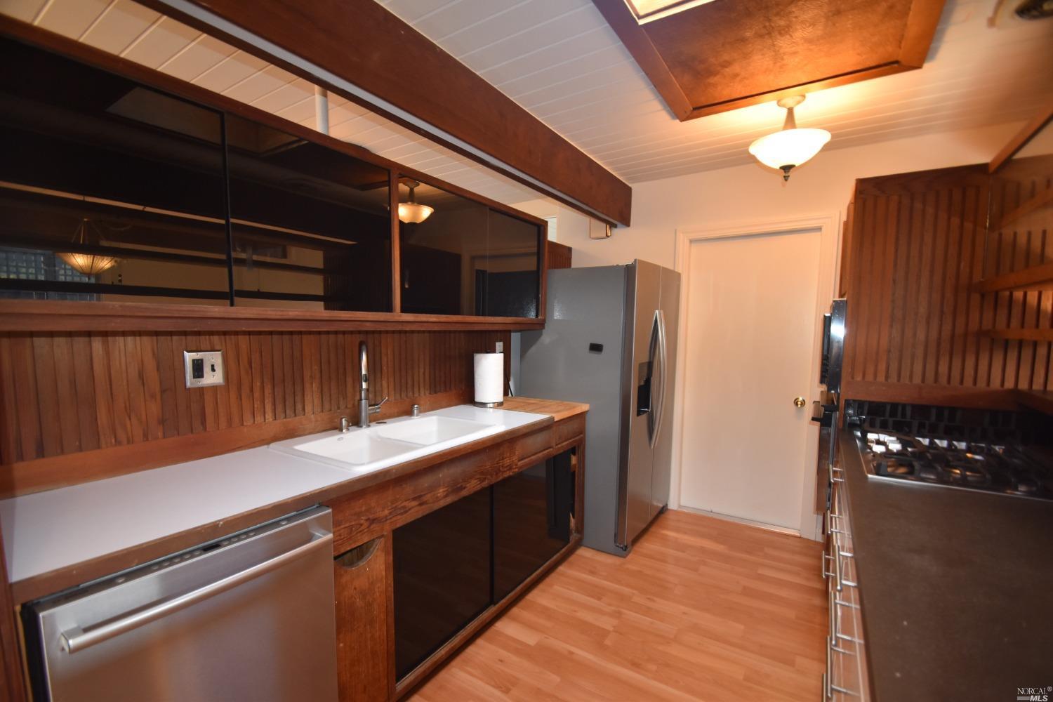 Detail Gallery Image 9 of 46 For 2151 Elderberry Ln, San Rafael,  CA 94903 - 3 Beds | 2 Baths