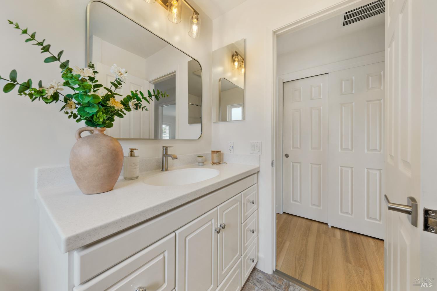 Detail Gallery Image 31 of 47 For 254 Riviera Cir, Larkspur,  CA 94939 - 3 Beds | 2/1 Baths