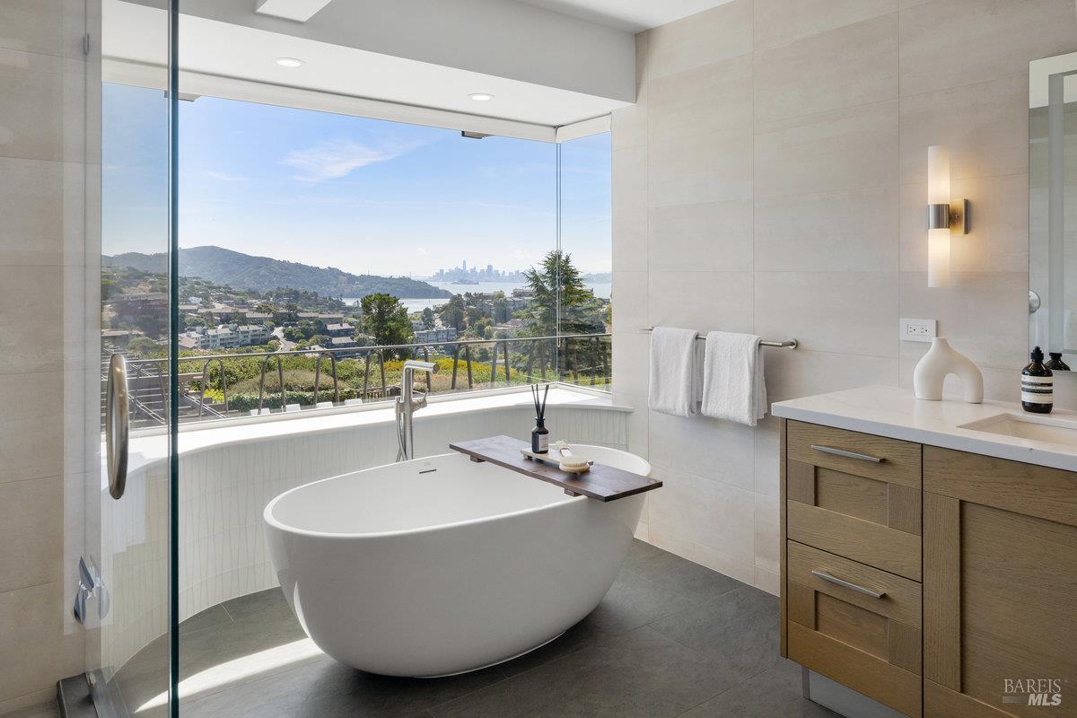 Detail Gallery Image 28 of 72 For 1 Tara View Rd, Belvedere Tiburon,  CA 94920 - 8 Beds | 4/1 Baths