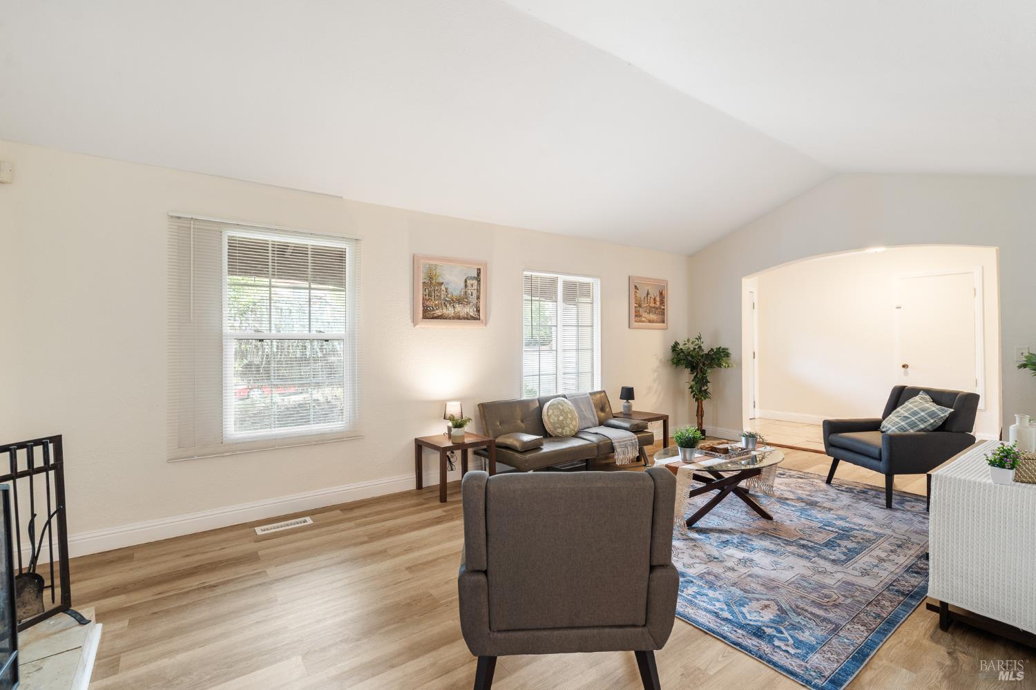 Detail Gallery Image 10 of 41 For 201 Tamalpais Dr, Vallejo,  CA 94589 - 4 Beds | 2/1 Baths