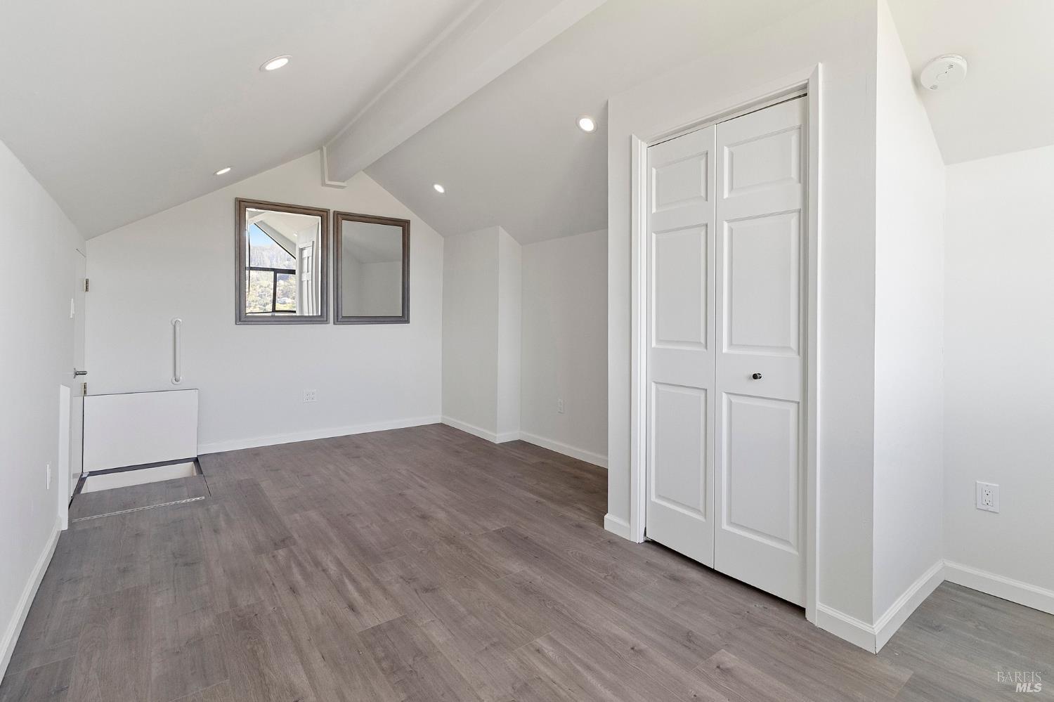 Detail Gallery Image 17 of 47 For 12 Ridgeview Ct, Sausalito,  CA 94965 - 2 Beds | 2/1 Baths