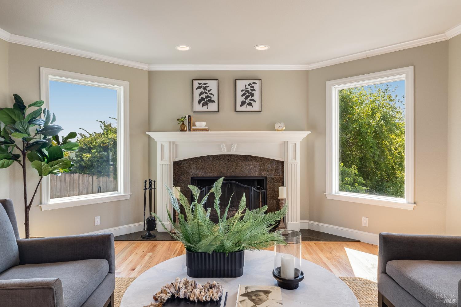 Detail Gallery Image 10 of 76 For 16 Fontana Ct, Novato,  CA 94945 - 5 Beds | 3/1 Baths