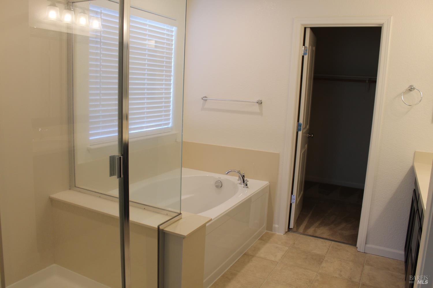 Detail Gallery Image 10 of 13 For 1280 Cornell Dr, Dixon,  CA 95620 - 3 Beds | 2/1 Baths