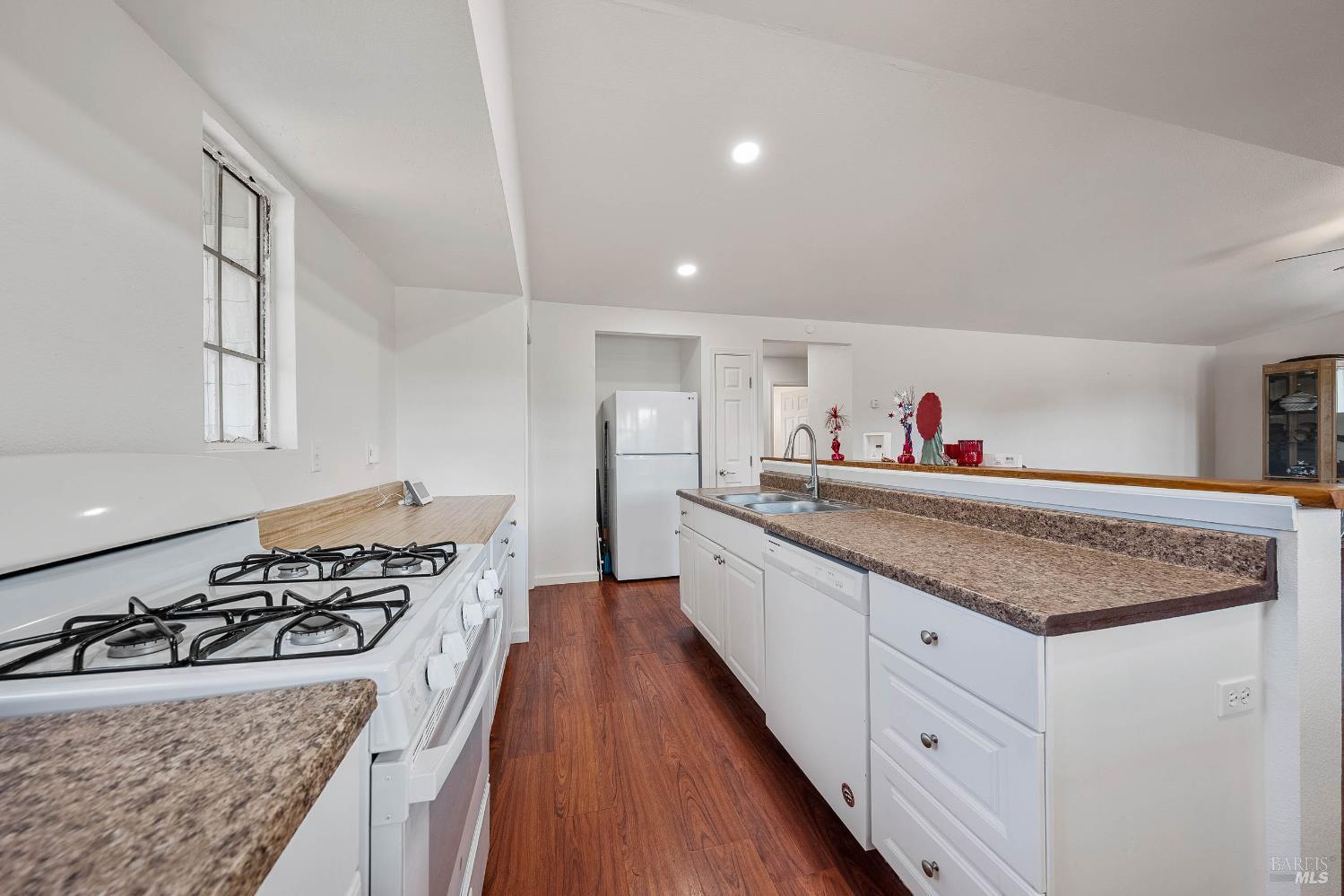 Detail Gallery Image 18 of 42 For 21710 E Highway 20 Hwy, Clearlake Oaks,  CA 95423 - 2 Beds | 1 Baths
