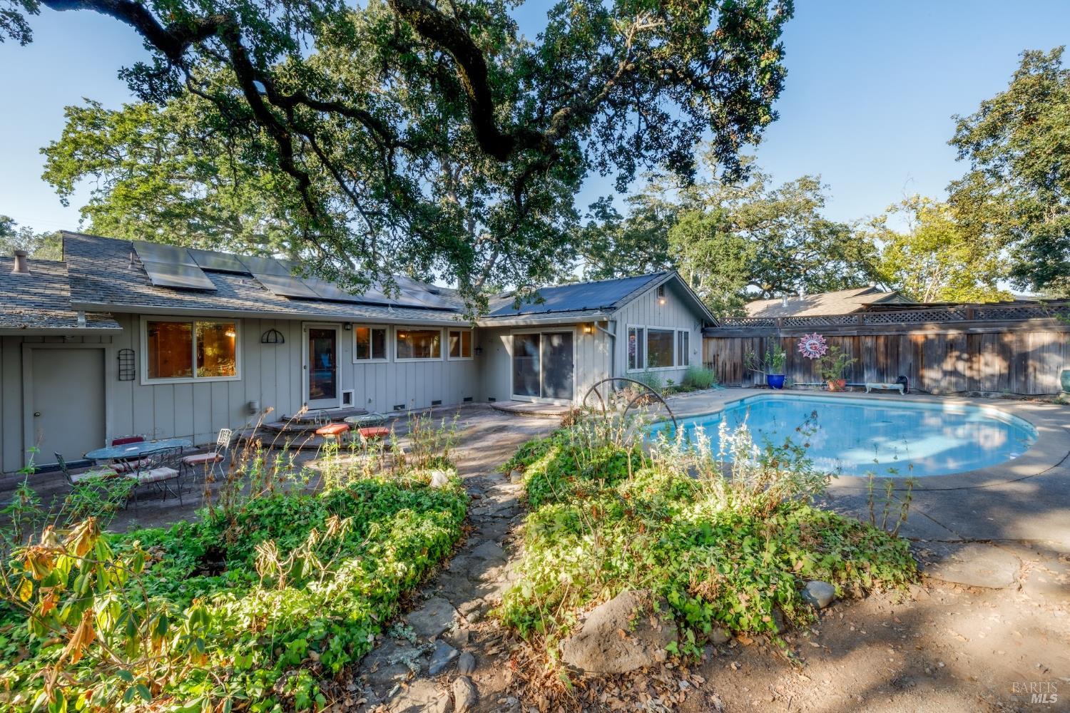 Detail Gallery Image 11 of 30 For 4746 Bridle Trl, Santa Rosa,  CA 95409 - 3 Beds | 2/1 Baths