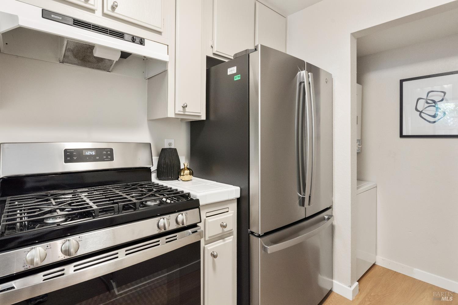 Detail Gallery Image 14 of 37 For 9 Village Ct, San Rafael,  CA 94903 - 3 Beds | 2/1 Baths