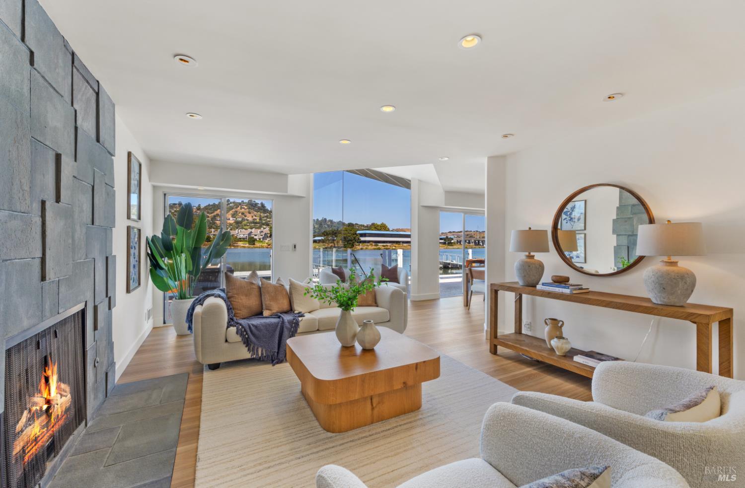 Detail Gallery Image 7 of 47 For 254 Riviera Cir, Larkspur,  CA 94939 - 3 Beds | 2/1 Baths