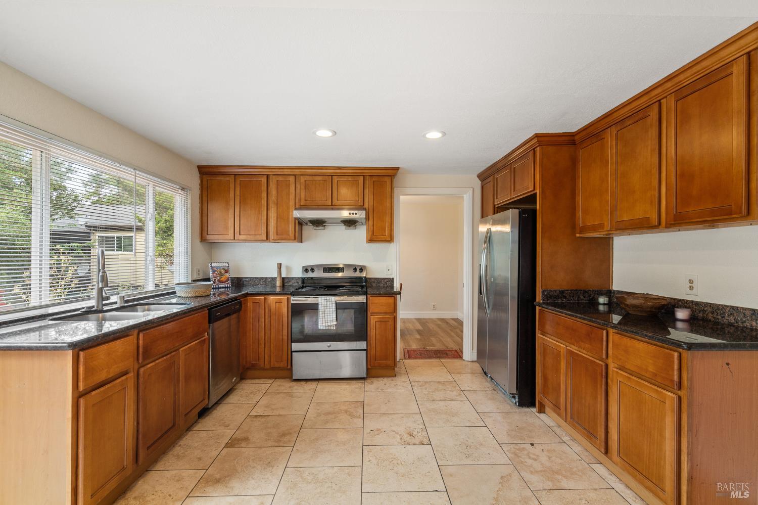 Detail Gallery Image 14 of 41 For 201 Tamalpais Dr, Vallejo,  CA 94589 - 4 Beds | 2/1 Baths