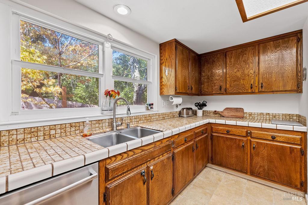 Detail Gallery Image 33 of 74 For 2321 Sunrise Ave, Santa Rosa,  CA 95409 - 3 Beds | 2 Baths