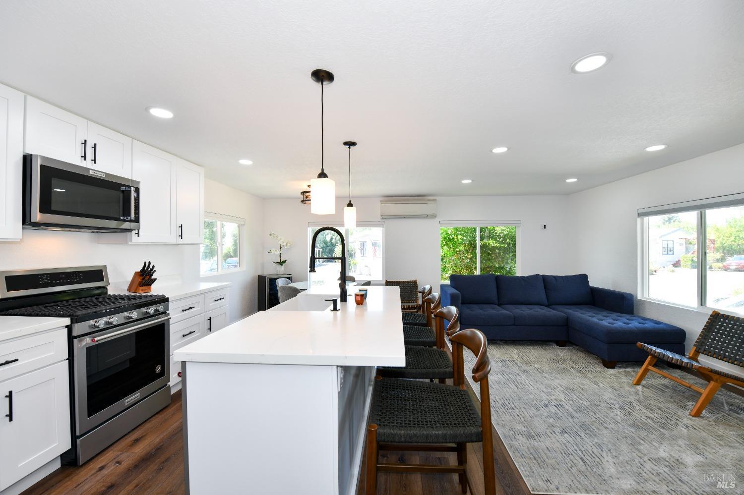 Detail Gallery Image 4 of 24 For 541 Mason St 8, Healdsburg,  CA 95448 - 2 Beds | 2 Baths