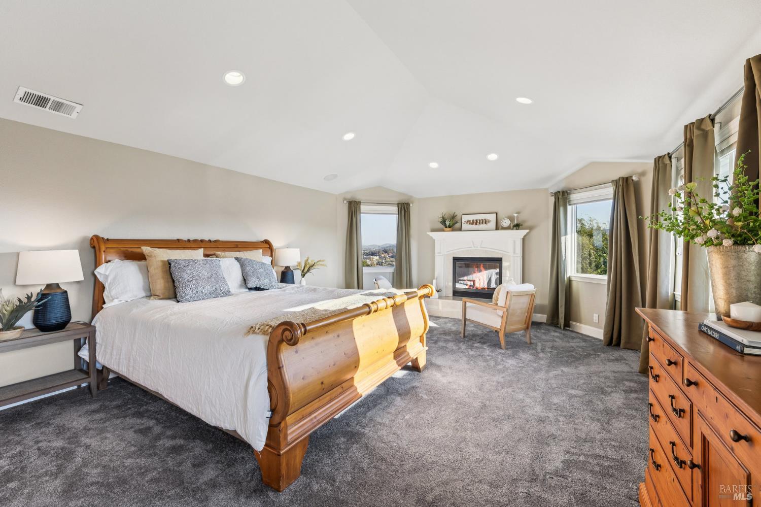 Detail Gallery Image 59 of 76 For 16 Fontana Ct, Novato,  CA 94945 - 5 Beds | 3/1 Baths