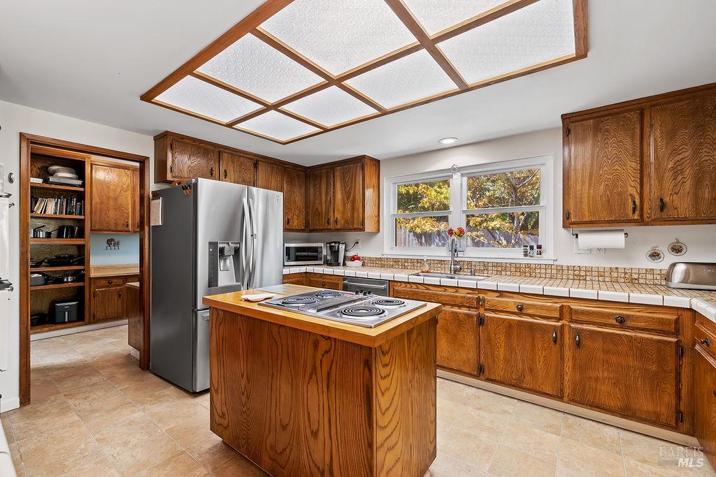 Detail Gallery Image 11 of 74 For 2321 Sunrise Ave, Santa Rosa,  CA 95409 - 3 Beds | 2 Baths