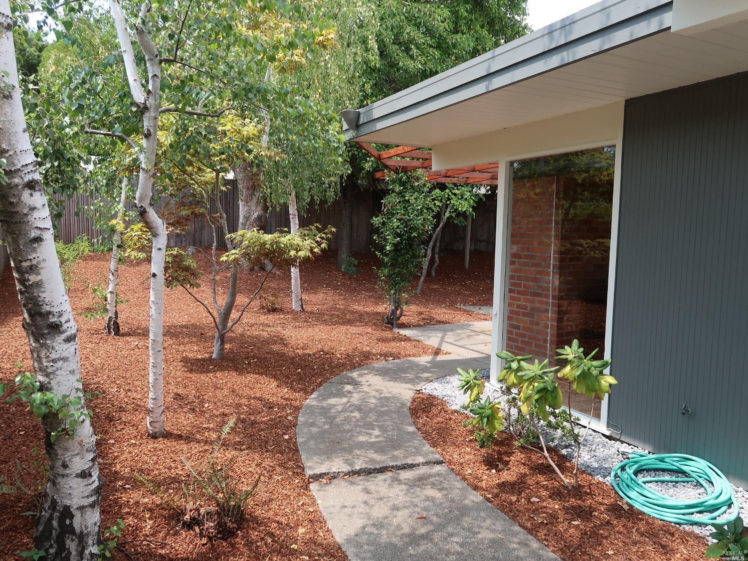 Detail Gallery Image 34 of 46 For 2151 Elderberry Ln, San Rafael,  CA 94903 - 3 Beds | 2 Baths