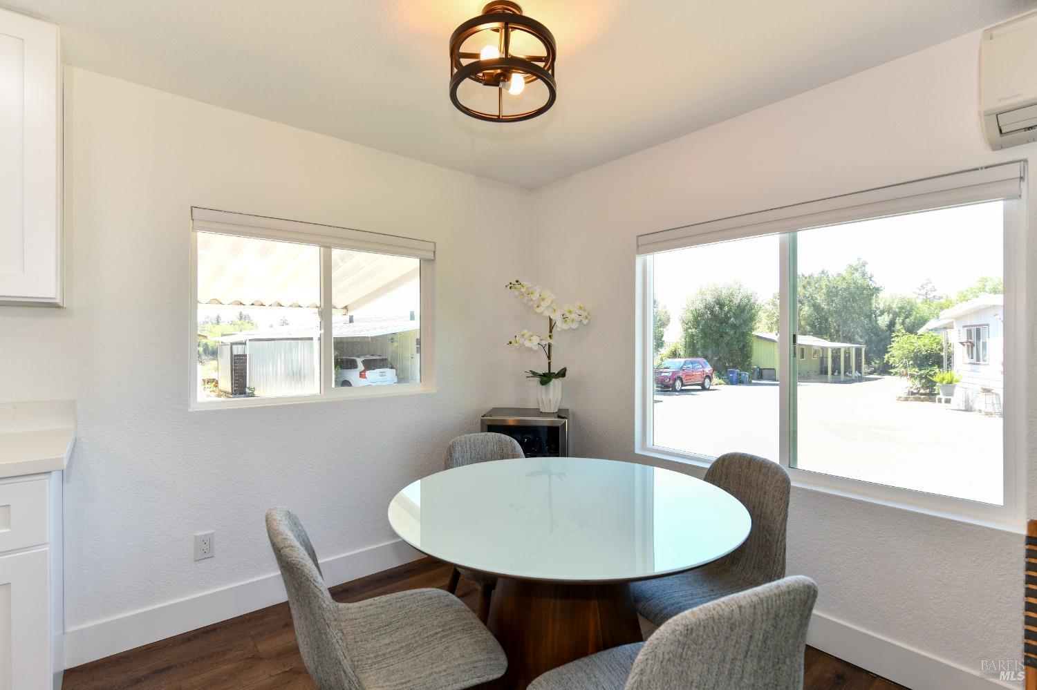 Detail Gallery Image 8 of 24 For 541 Mason St 8, Healdsburg,  CA 95448 - 2 Beds | 2 Baths