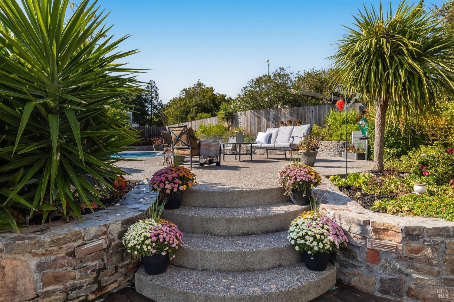 Detail Gallery Image 19 of 76 For 16 Fontana Ct, Novato,  CA 94945 - 5 Beds | 3/1 Baths